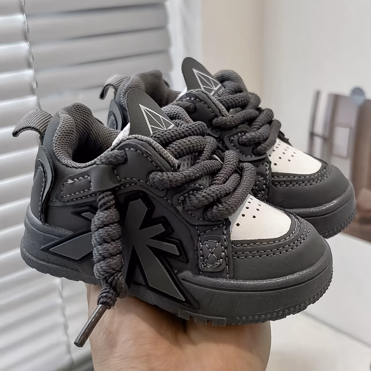 Casual Back-to-School Skate Shoes – Easy Slip-On Design, Lightweight, Soft Cushioning, Perfect for Daily Wear and Outdoor Activities in Any Season