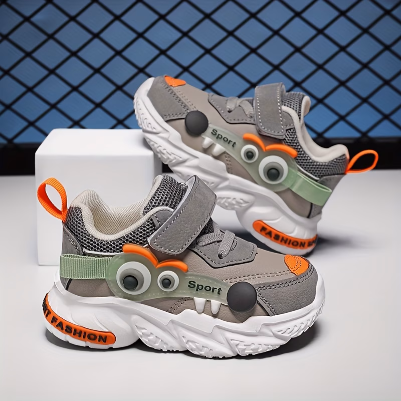 A Pair of Kids’ Functional Shoes for Boys and Girls – Ideal First Walking Shoes for Toddlers, Featuring Soft Soles, Anti-Slip Grip, and Durable Kick-Resistant Design, Perfect for Outdoor Play and Casual Running